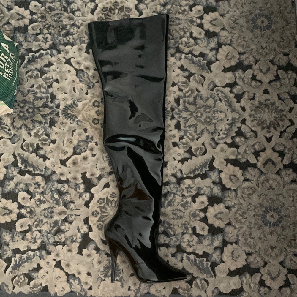 NWOT thigh high patent leather boots, size 8